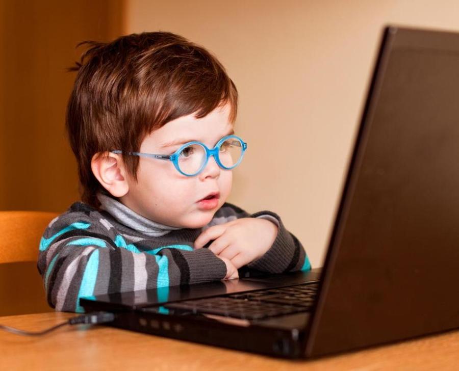 السماح للأطفال باستخدام الإنترنت