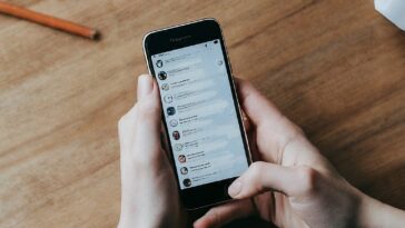 can the main account holder read imessages