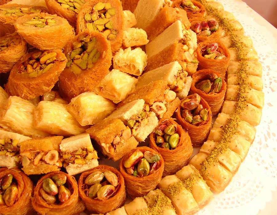 الحلويات الشرقية وسحرها الأصيل