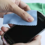 تنظيف شاشة الكمبيوتر والهواتف