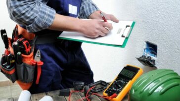 كيف ترتبط تكاليف الكهرباء والمياه بصيانة منزلك
